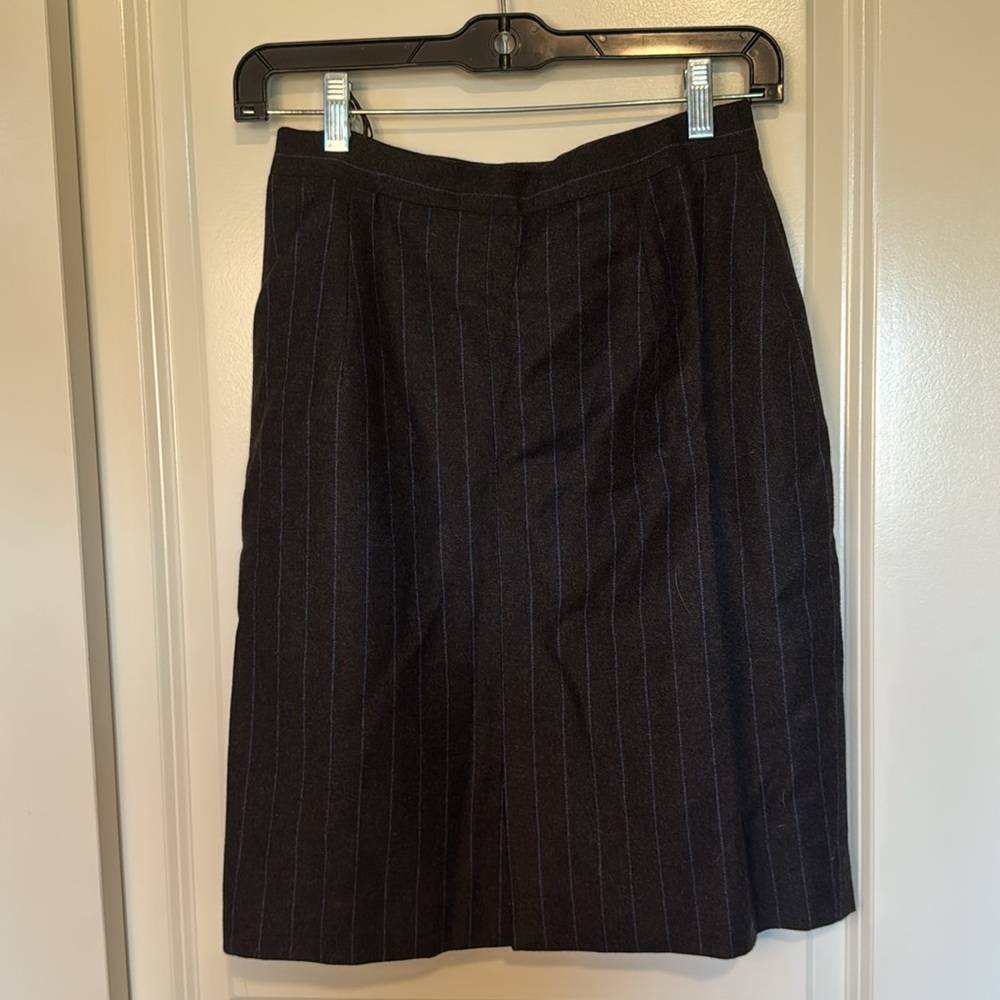 BURBERRY-Pencil Skirt- pinstripe -size 4